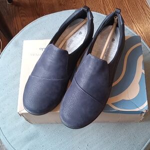 Clarks women's loafers-NEW